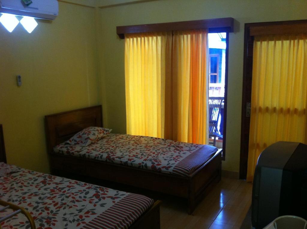 Hotel Adinda Parangtritis Rum bild