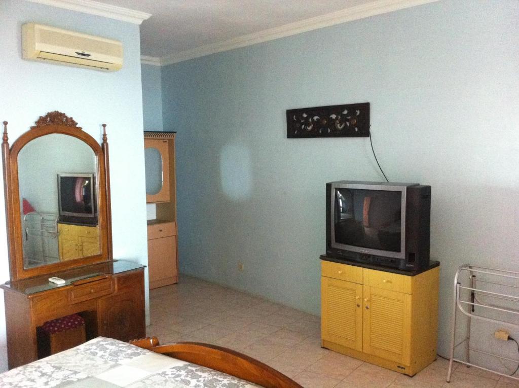 Hotel Adinda Parangtritis Rum bild